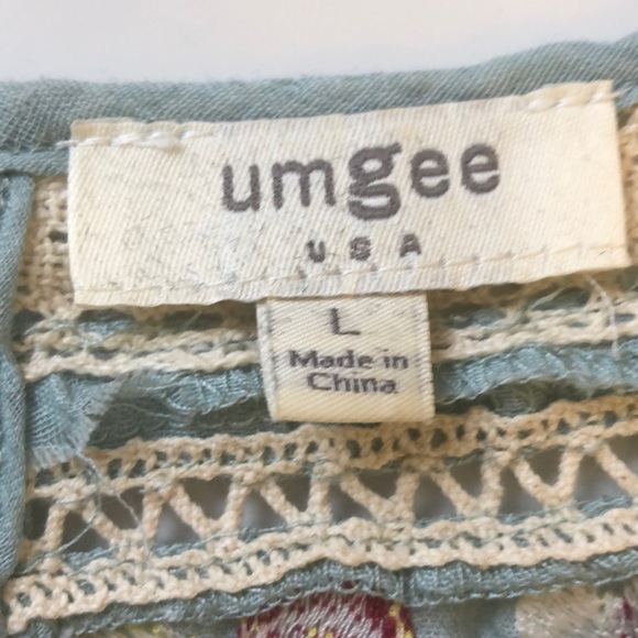 Beautiful Embroidery Dress - Picture 3 of 6